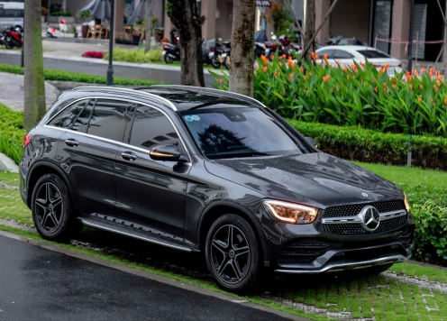 Mercedes-Benz GLC 300 2022 chạy lướt 24.000 km có giá thế nào trên sàn xe cũ?