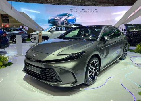 Toyota Camry 2025 ra mắt Việt Nam: Có 2 bản hybrid, giá dự kiến từ 1,22 tỷ đồng