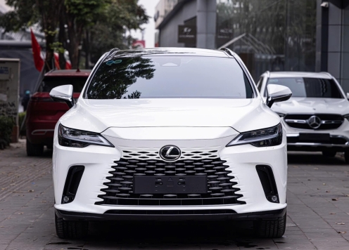 SUV hạng sang Lexus RX 350 2024 mới lăn bánh vỏn vẹn 900 km bán lại với giá thế nào?