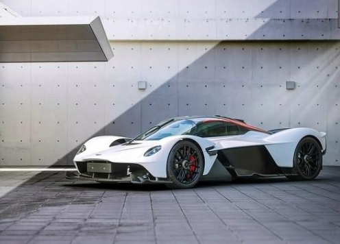 Hàng hiếm Aston Martin Valkyrie mới chạy hơn 100 km sắp lên sàn đấu giá