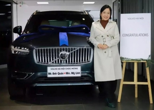 Vợ chồng Diva Mỹ Linh chi hơn 4 tỷ đồng tậu SUV hạng sang Volvo XC90