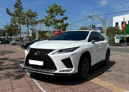 Lexus RX 300 F Sport 2021 chạy lướt 3 năm tại Việt Nam có giá thế nào trên sàn xe cũ?