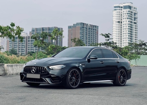 Mới chạy hơn 2.000 km, Mercedes-AMG C 63 S E Performance 2024 'siêu lướt' đã bán lại với giá khó tin