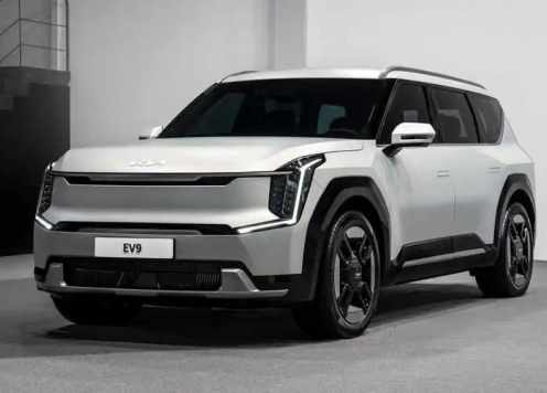 SUV điện Kia EV9 có thêm bản mới với giá 'mềm' hơn, chạy tối đa 374 km