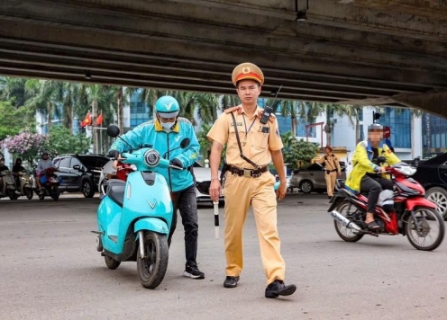 CSGT Hà Nội mạnh tay với tài xế công nghệ: Chạy vội, khách giục không còn là lý do