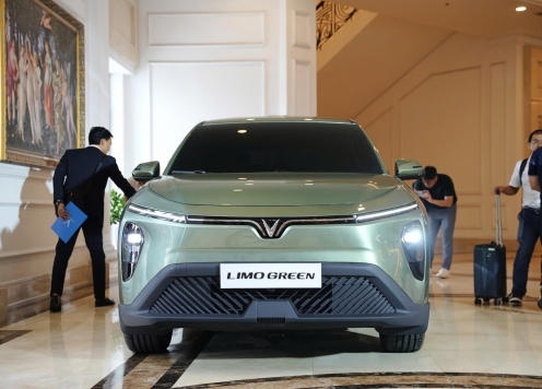 Limo Green lần đầu lộ diện công khai: MPV điện VinFast có gì đặc biệt khiến giới chạy dịch vụ không thể bỏ qua?