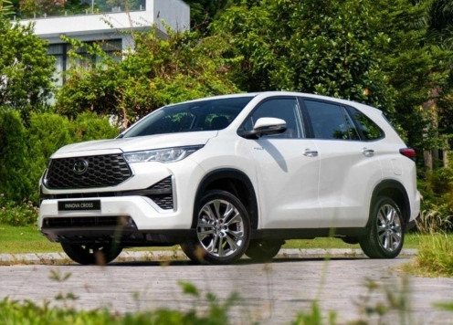 Thị trường xe hybrid nửa đầu 2025: Gần 6.000 xe bán ra, Toyota Innova Cross dẫn đầu