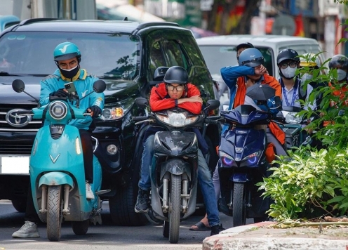 Hà Nội sẽ chuẩn hóa trạm sạc, mở rộng phương tiện công cộng trước khi cấm xe máy xăng