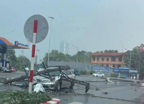 Lái xe gặp giông lốc: Những kỹ năng sống còn tài xế cần nắm vững để đảm bảo an toàn