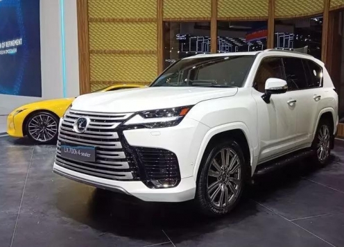 Ảnh thực tế Lexus LX 700h tại Đông Nam Á - 'Chuyên có mặt đất' có giá quy đổi từ 5,43 tỷ đồng