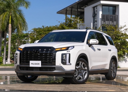 Tháng 12 sôi động: Loạt xe gầm cao tiền tỷ đồng loạt 'xả kho', mức giảm lên đến vài trăm triệu đồng