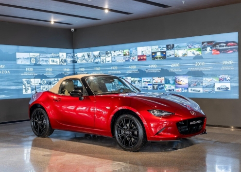 Mazda MX-5 Miata được trưng bày tại Việt Nam, có khả năng phân phối chính hãng?