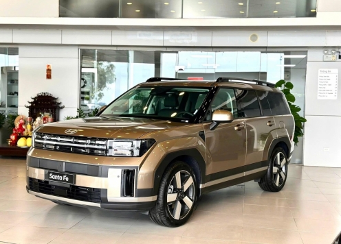 Hyundai Santa Fe được đại lý giảm giá tới 240 triệu đồng, chạm vùng giá của CUV hạng C