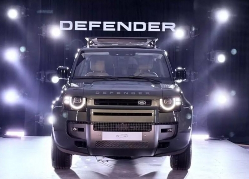 Land Rover Defender 2026 trình làng khách Việt: Tinh chỉnh thiết kế, nâng cấp khoang lái, giá từ 5,1 tỷ đồng