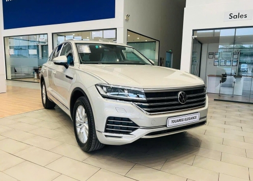 SUV tiệm cận xe sang Volkswagen Touareg giảm giá sâu đến 330 triệu đồng