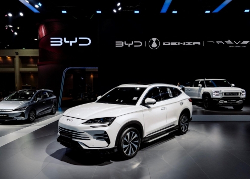 BYD vượt mặt Tesla, trở thành nhà sản xuất xe điện lớn nhất thế giới năm 2025