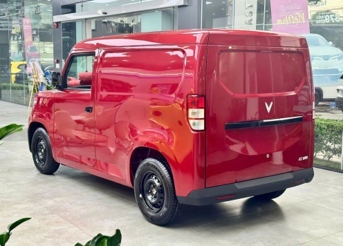 Rộ tin VinFast EC Van sắp có bản cửa lùa, đại lý báo nhận cọc với giá dự kiến 325 triệu đồng?