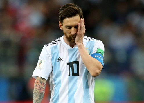 Messi tiết lộ bị đối xử không bằng dự bị, CĐV chỉ biết ngán ngẩm