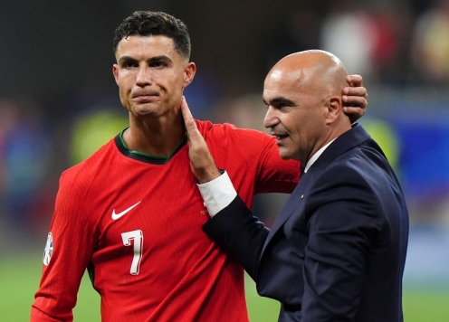 HLV Bồ Đào Nha tuyên bố thẳng: 'Ronaldo quá hoàn hảo'