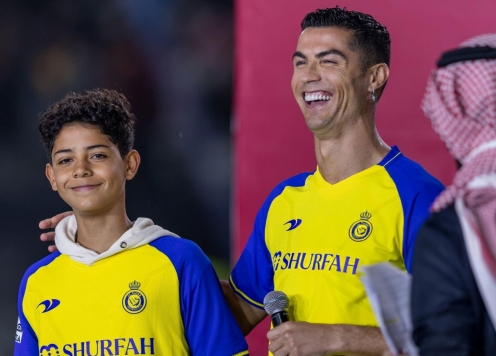 Ronaldo tiết lộ khả năng thi đấu cùng 'cậu cả' Cristiano Jr