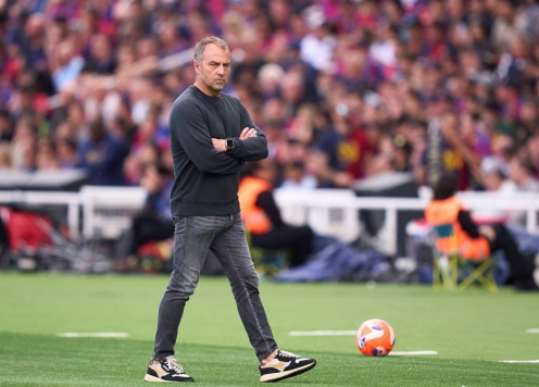 HLV Hansi Flick chỉ thẳng người hùng của Barca trước Real