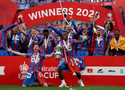 Thua đau Crystal Palace, Man City lỡ hẹn FA Cup