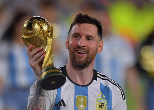 Lionel Messi nhận danh hiệu vĩ đại