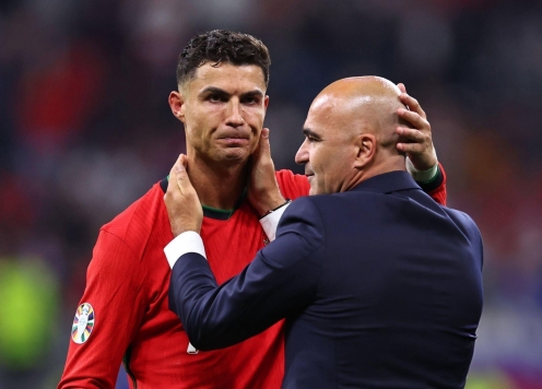 HLV Bồ Đào Nha nói thẳng khả năng ra sân của Ronaldo