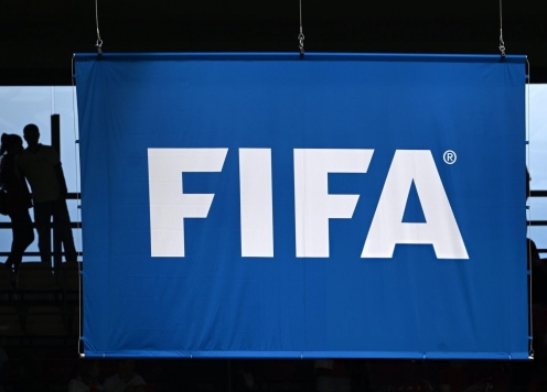 FIFA cấm chuyển nhượng hai đội bóng hàng đầu