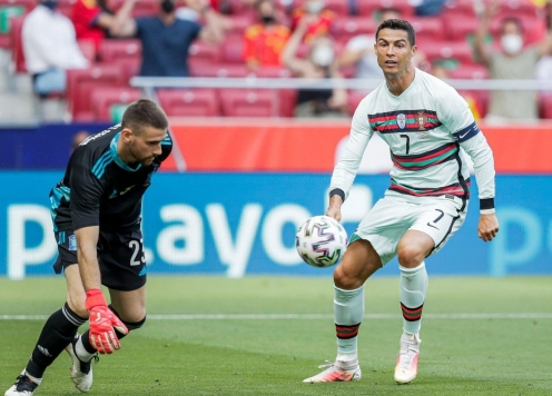 Unai Simon mong mỏi 1 điều từ Ronaldo ở chung kết Nations League