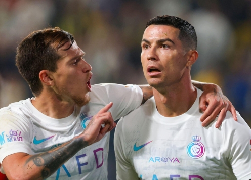 Tân HLV Al Nassr loại bỏ đồng đội thân thiết của Ronaldo