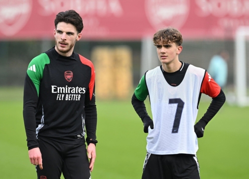 Arsenal cấm 1 ngôi sao vào phòng thay đồ vì lý do khó tin
