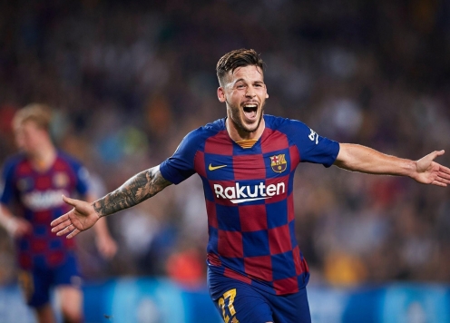 Cựu sao Barca nhập viện vì bị chó cắn vào... 'chỗ hiểm'