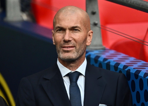 Zidane chính thức tái xuất bóng đá tại Pháp