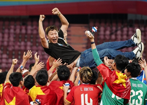 HLV Kim Sang Sik cùng Việt Nam làm điều chưa từng có trước Thái Lan