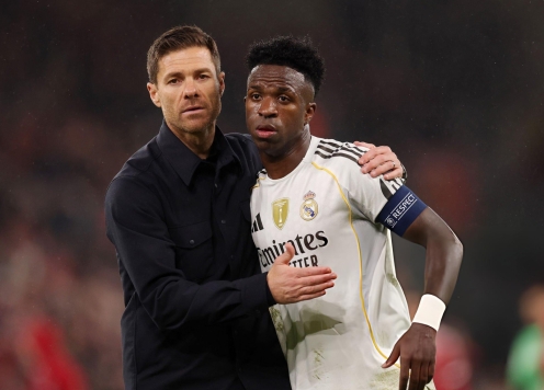 Xabi Alonso có động thái bất ngờ với Vinicius