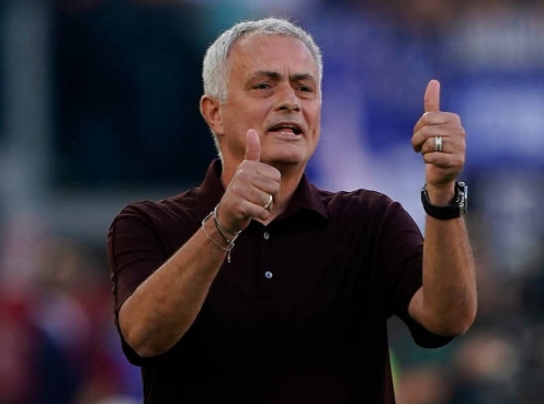 HLV Mourinho: ‘Ở giải đấu này, học trò của tôi phải biết diễn hề và ăn vạ thì mới kiếm được penalty’