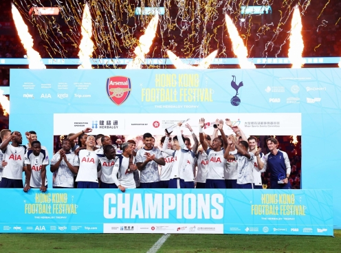 Thắng Arsenal, Tottenham hồ hởi khoe 'có thêm cúp trong tủ'