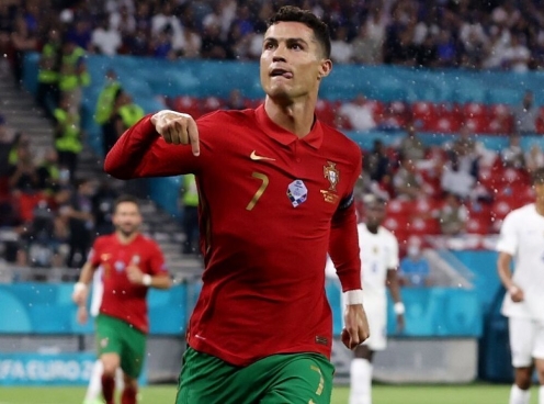 Ronaldo đứng trước thời khắc lịch sử