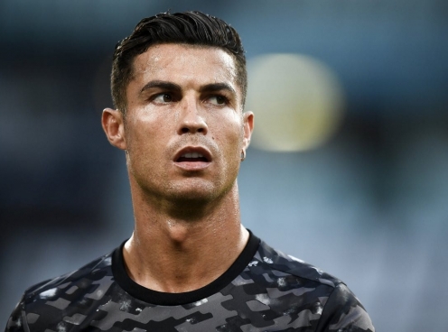 Bạn gái Ronaldo phản ứng bất ngờ sau phát biểu của HLV Real Madrid