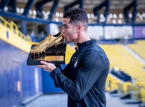 Al Nassr chúc mừng Ronaldo đoạt chiếc giày vàng lịch sử