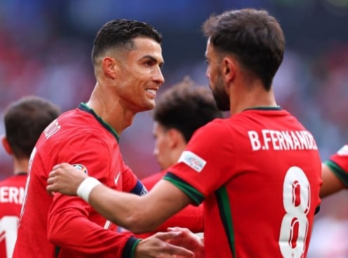 Cựu HLV ĐT Anh: 'Các cầu thủ Bồ Đào Nha đang phải gánh Ronaldo'