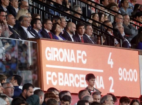 Chủ tịch Laporta nổi giận khi Barca tự tay dâng cúp cho Real