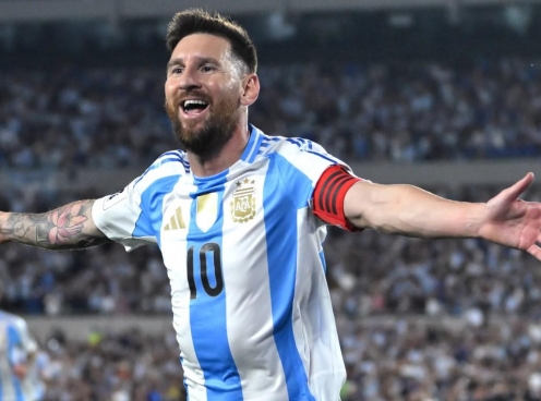 Messi rực sáng, áp sát kỷ lục ghi bàn của Ronaldo