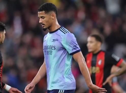 Saliba thẻ đỏ, Arsenal 'sốc nặng' trước đại chiến Liverpool