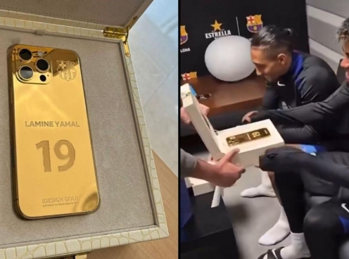 Học Messi, Raphinha tặng Yamal iPhone vàng nguyên khối