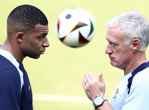 Tuyển Pháp dậy sóng, Deschamps tính 'tước băng' đội trưởng Mbappe