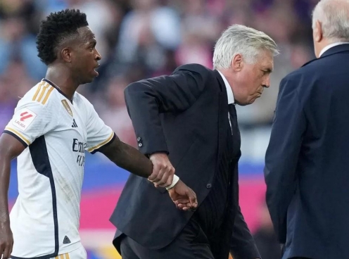 Ancelotti đứng trước 'ngã ba đường' vì Vinicius