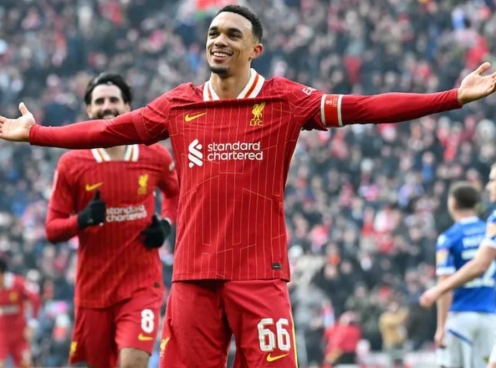 Alexander-Arnold lập siêu phẩm, Liverpool thắng dễ Accrington