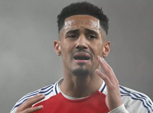 Arsenal nhận tin gây sốc từ William Saliba